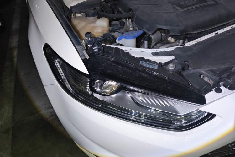 Used Ford Mondeo 2013 2.0L GTDi 200 Luxury Model Right Front Headlight