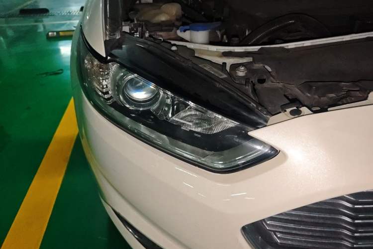 Used Ford Mondeo 2013 1.5L GTDi180 Comfort Model Right Front Headlight