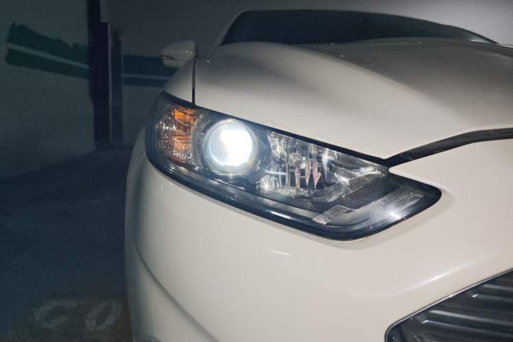 Used Ford Mondeo 2013 2.0L GTDi 200 Fashion Edition Right Front Headlight