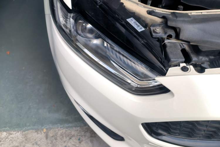 Used Ford Mondeo 2013 2.0L GTDi240 Luxury Sport Model Right Front Headlight