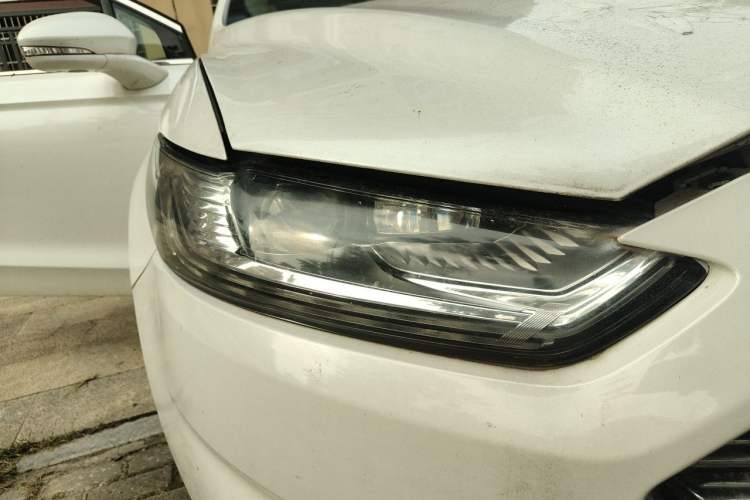 Used Ford Mondeo 2013 2.0L GTDi240 Luxury Sport Model Right Front Headlight