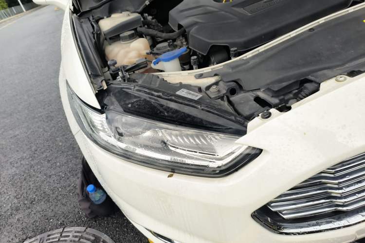 Used Ford Mondeo 2013 2.0L GTDi 200 Luxury Model Right Front Headlight