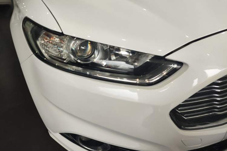 Used Ford Mondeo 2013 2.0L GTDi 200 Fashion Edition Right Front Headlight