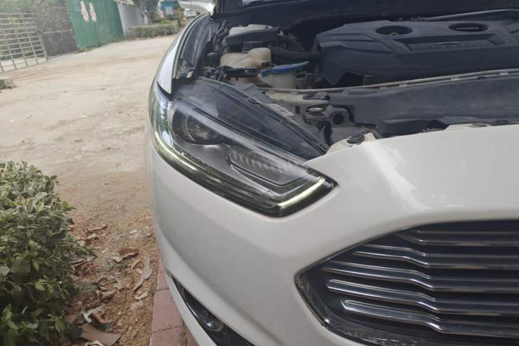 Used Ford Mondeo 2013 2.0L GTDi 200 Luxury Model Right Front Headlight