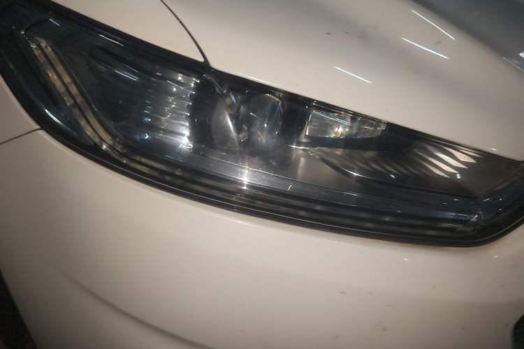 Used Ford Mondeo 2013 2.0L GTDi 200 Luxury Model Right Front Headlight