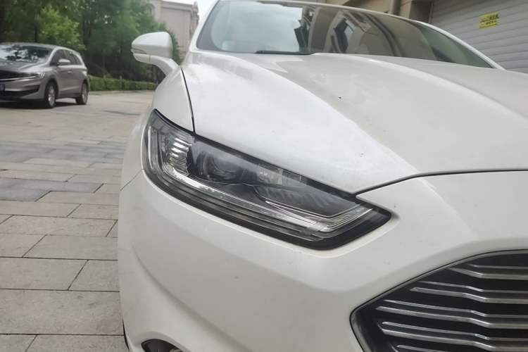 Used Ford Mondeo 2013 2.0L GTDi 200 Luxury Model Right Front Headlight