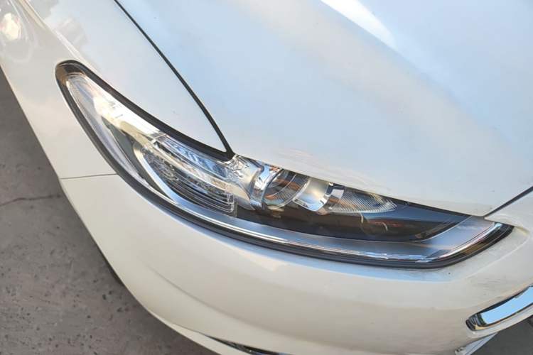 Used Ford Mondeo 2013 2.0L GTDi 200 Fashion Edition Right Front Headlight