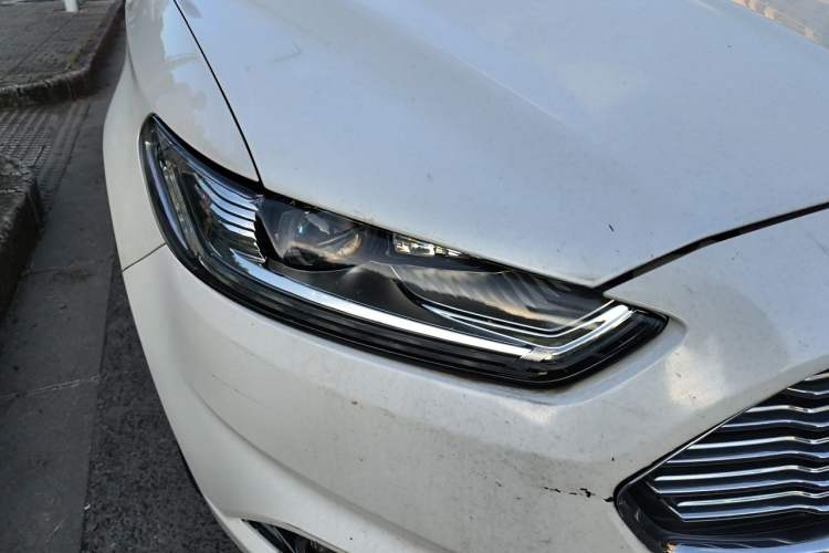 Used Ford Mondeo 2013 2.0L GTDi240 Luxury Sport Model Right Front Headlight