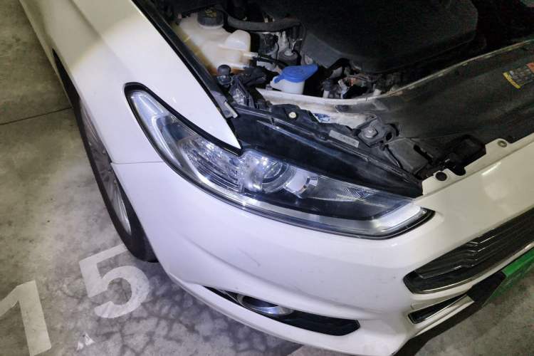 Used Ford Mondeo 2013 2.0L GTDi 200 Luxury Model Right Front Headlight