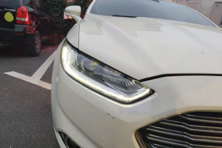Used Ford Mondeo 2013 2.0L GTDi 200 Luxury Model Right Front Headlight