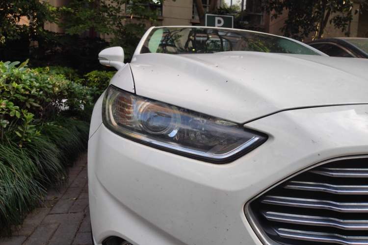 Used Ford Mondeo 2013 2.0L GTDi 200 Fashion Edition Right Front Headlight