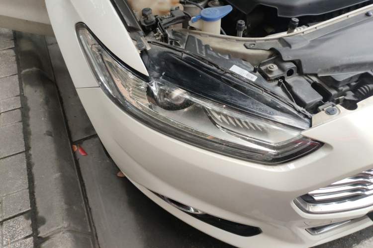 Used Ford Mondeo 2013 2.0L GTDi 200 Luxury Model Right Front Headlight