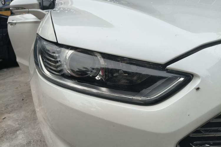 Used Ford Mondeo 2013 2.0L GTDi 200 Fashion Edition Right Front Headlight