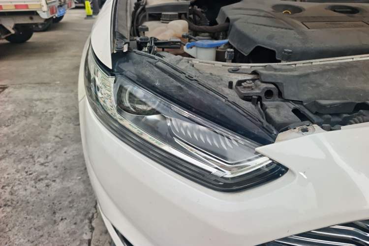 Used Ford Mondeo 2013 2.0L GTDi240 Luxury Sport Model Right Front Headlight