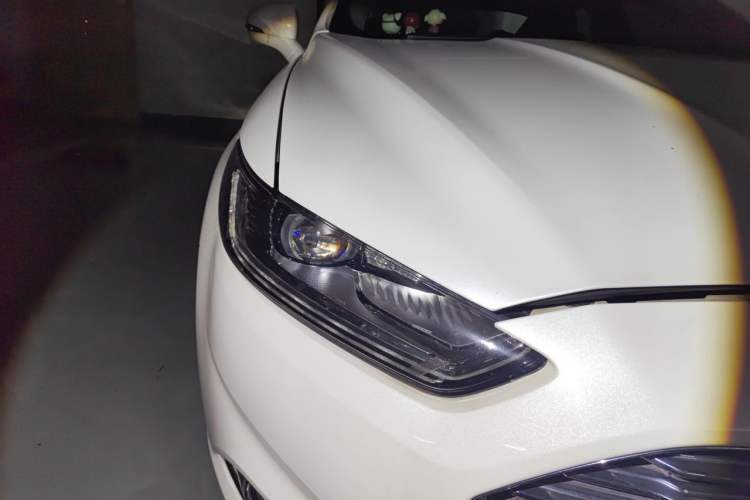 Used Ford Mondeo 2013 2.0L GTDi 200 Luxury Model Right Front Headlight