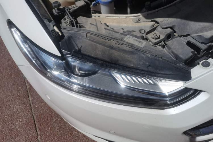 Used Ford Mondeo 2013 2.0L GTDi240 Flagship Edition Right Front Headlight
