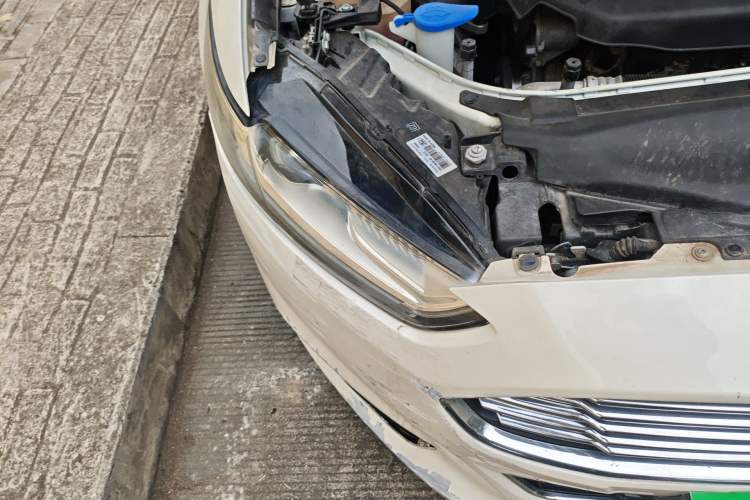 Used Ford Mondeo 2013 2.0L GTDi 200 Luxury Model Right Front Headlight