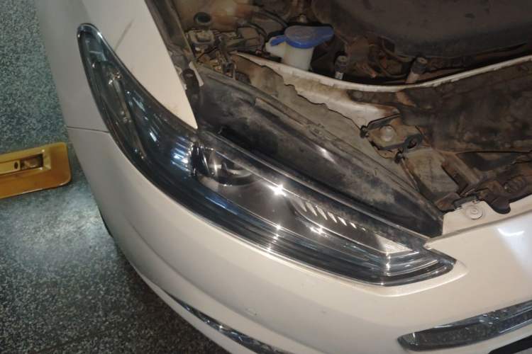 Used Ford Mondeo 2013 2.0L GTDi240 Ultimate Edition Right Front Headlight