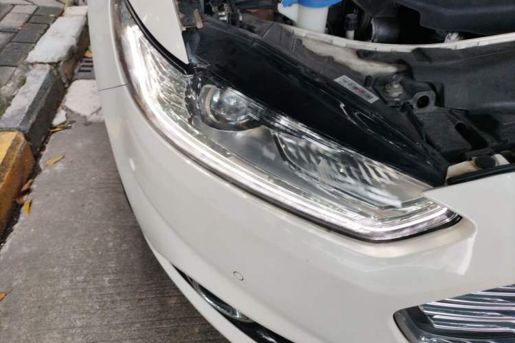 Used Ford Mondeo 2013 2.0L GTDi240 Flagship Edition Right Front Headlight