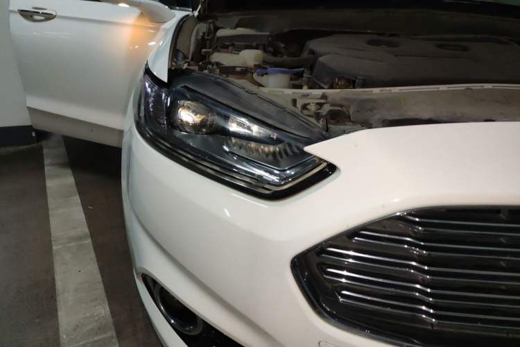 Used Ford Mondeo 2013 2.0L GTDi 200 Luxury Model Right Front Headlight
