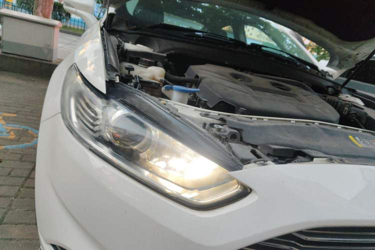Used Ford Mondeo 2013 2.0L GTDi 200 Fashion Edition Right Front Headlight