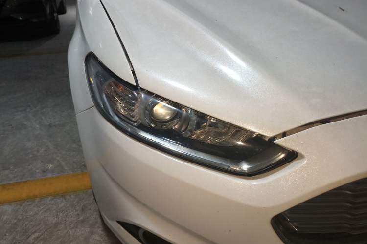 Used Ford Mondeo 2013 1.5L GTDi180 Comfort Model Right Front Headlight