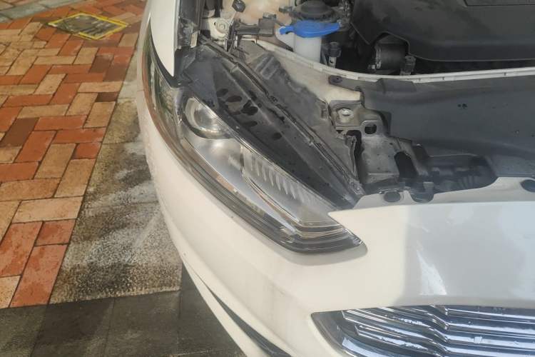 Used Ford Mondeo 2013 2.0L GTDi 200 Luxury Model Right Front Headlight