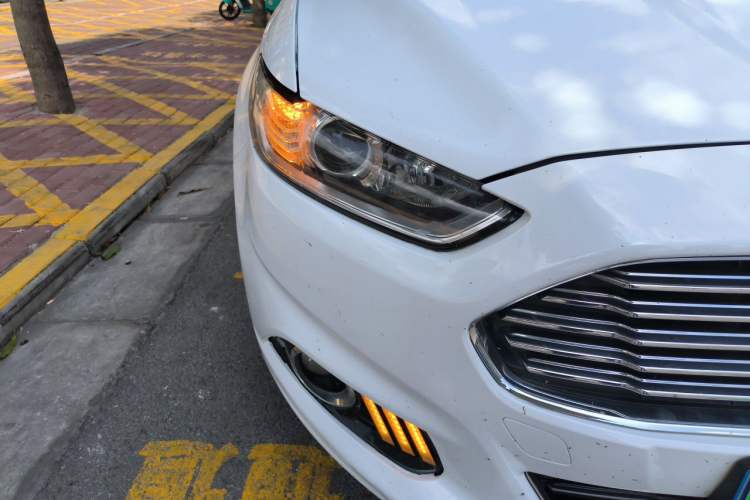 Used Ford Mondeo 2013 2.0L GTDi 200 Fashion Edition Right Front Headlight