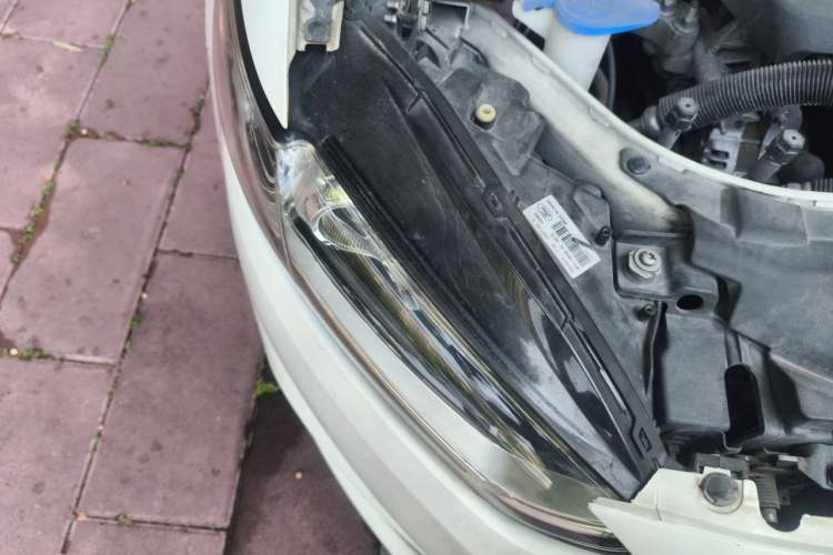 Used Ford Mondeo 2013 1.5L GTDi180 Comfort Model Right Front Headlight