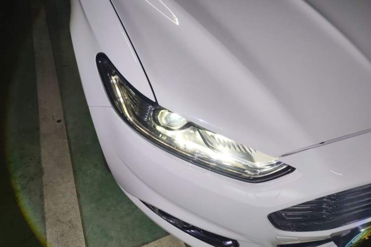 Used Ford Mondeo 2013 2.0L GTDi 200 Luxury Model Right Front Headlight