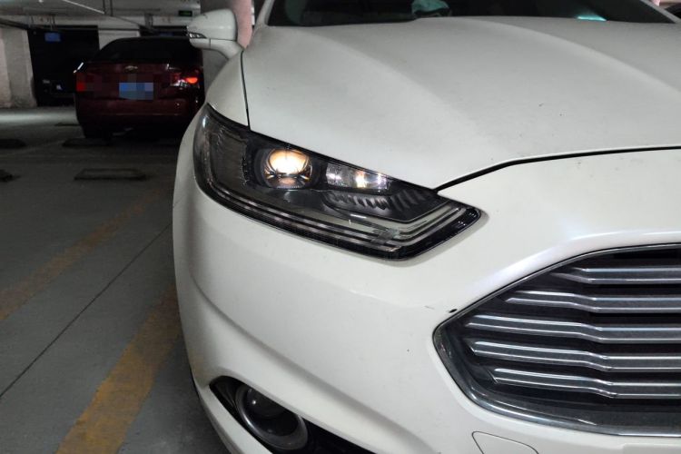 Used Ford Mondeo 2013 2.0L GTDi 200 Luxury Model Right Front Headlight