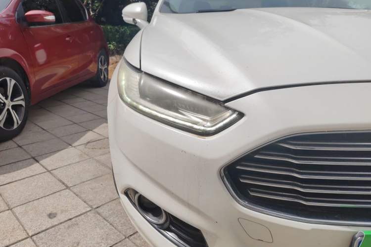 Used Ford Mondeo 2013 2.0L GTDi 200 Luxury Model Right Front Headlight