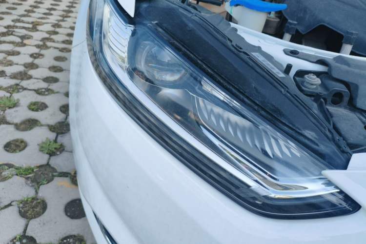 Used Ford Mondeo 2013 2.0L GTDi 200 Luxury Model Right Front Headlight