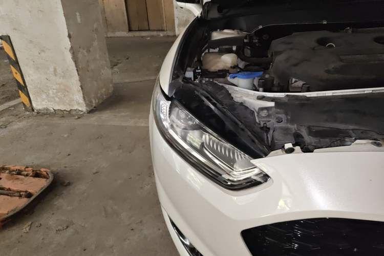 Used Ford Mondeo 2013 2.0L GTDi240 Luxury Sport Model Right Front Headlight