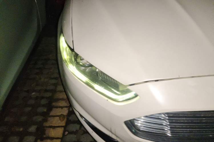 Used Ford Mondeo 2013 2.0L GTDi 200 Luxury Model Right Front Headlight
