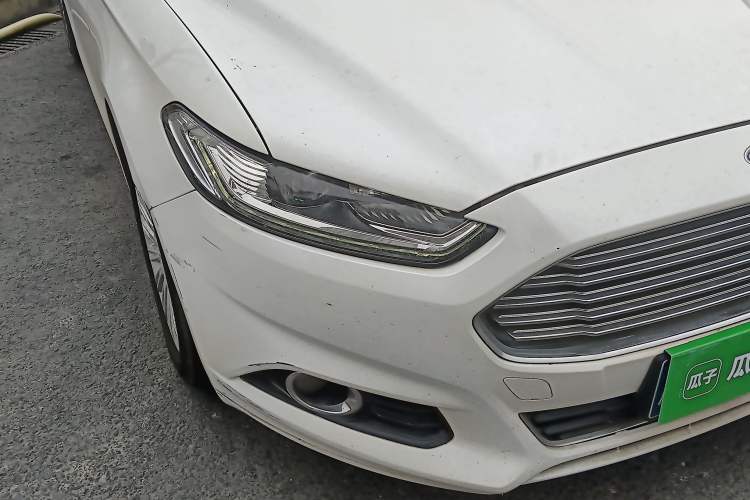 Used Ford Mondeo 2013 2.0L GTDi 200 Luxury Model Right Front Headlight