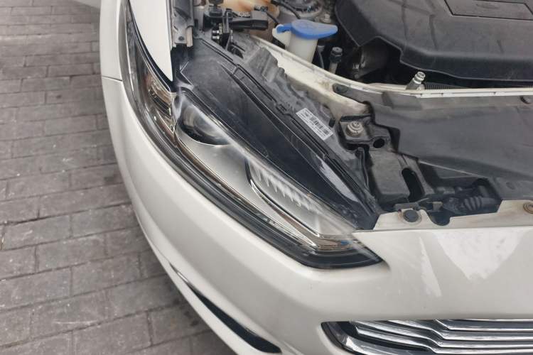Used Ford Mondeo 2013 2.0L GTDi240 Luxury Sport Model Right Front Headlight