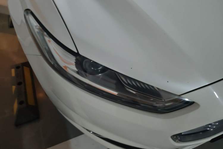 Used Ford Mondeo 2013 2.0L GTDi 200 Luxury Model Right Front Headlight