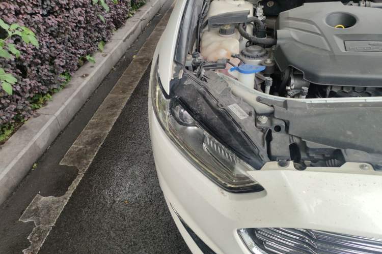 Used Ford Mondeo 2013 2.0L GTDi 200 Luxury Model Right Front Headlight