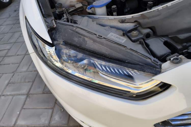 Used Ford Mondeo 2013 2.0L GTDi240 Luxury Sport Model Right Front Headlight