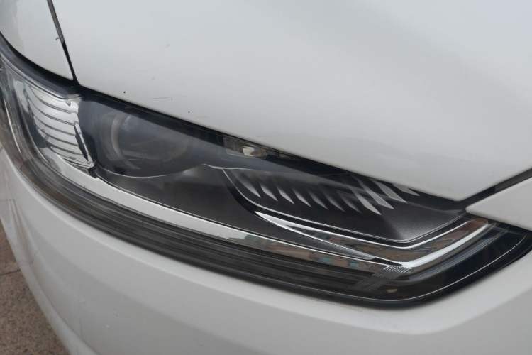 Used Ford Mondeo 2013 2.0L GTDi 200 Luxury Model Right Front Headlight
