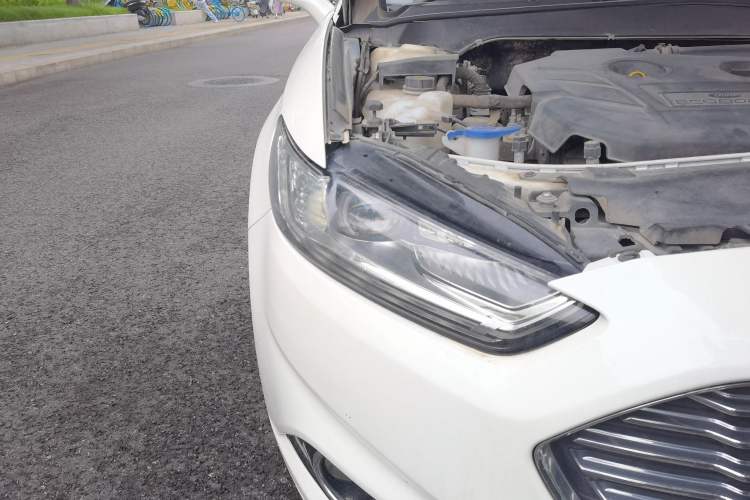 Used Ford Mondeo 2013 2.0L GTDi 200 Luxury Model Right Front Headlight