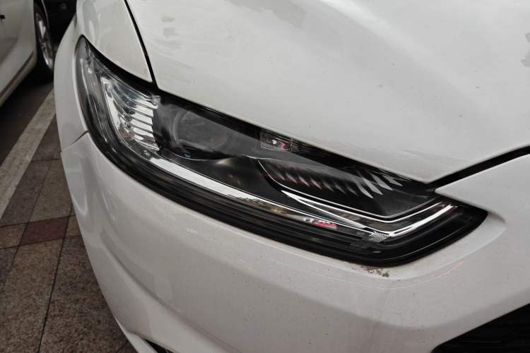 Used Ford Mondeo 2013 2.0L GTDi240 Flagship Edition Right Front Headlight
