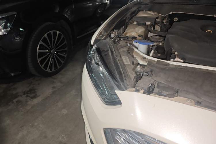 Used Ford Mondeo 2013 2.0L GTDi 200 Luxury Model Right Front Headlight