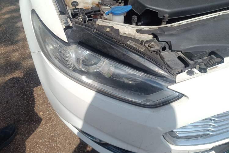 Used Ford Mondeo 2013 2.0L GTDi 200 Fashion Edition Right Front Headlight