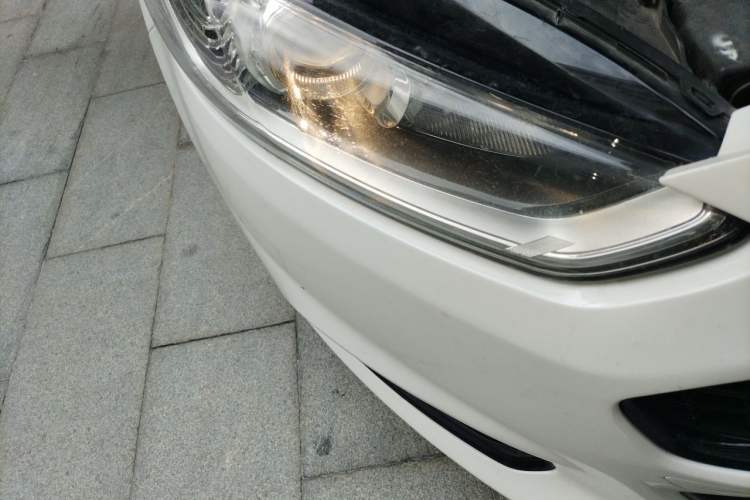 Used Ford Mondeo 2013 2.0L GTDi 200 Luxury Model Right Front Headlight