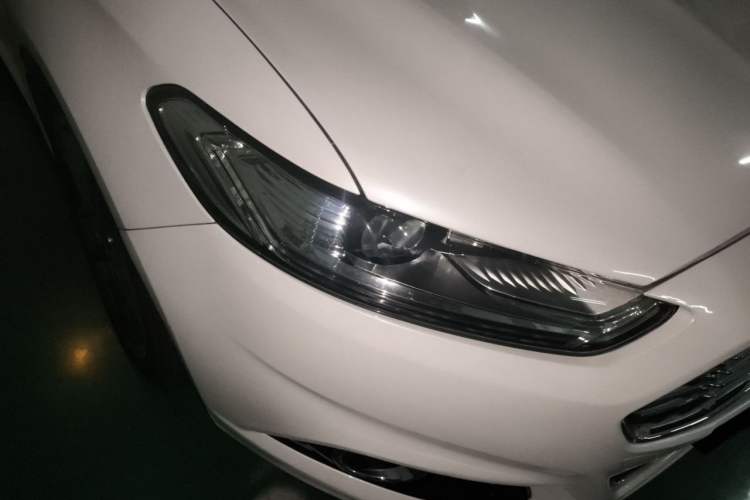 Used Ford Mondeo 2013 2.0L GTDi240 Luxury Sport Model Right Front Headlight