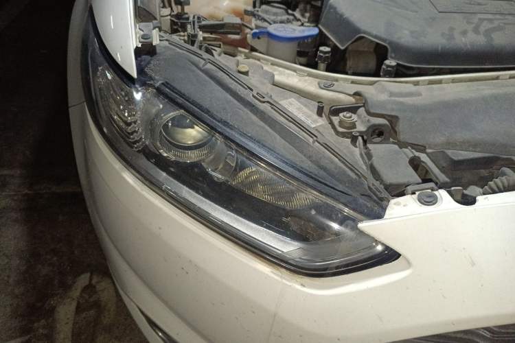Used Ford Mondeo 2013 2.0L GTDi 200 Fashion Edition Right Front Headlight