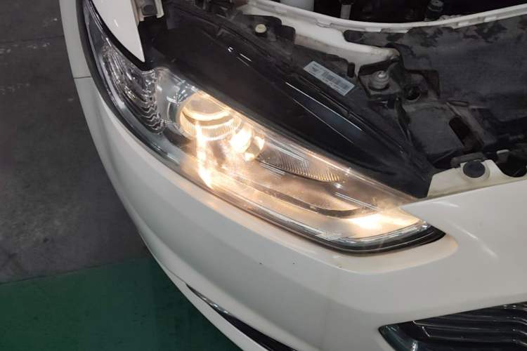 Used Ford Mondeo 2013 2.0L GTDi 200 Fashion Edition Right Front Headlight