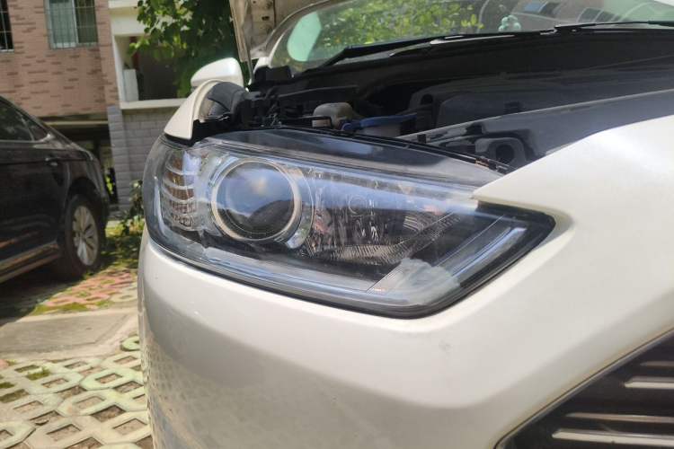 Used Ford Mondeo 2013 2.0L GTDi 200 Fashion Edition Right Front Headlight